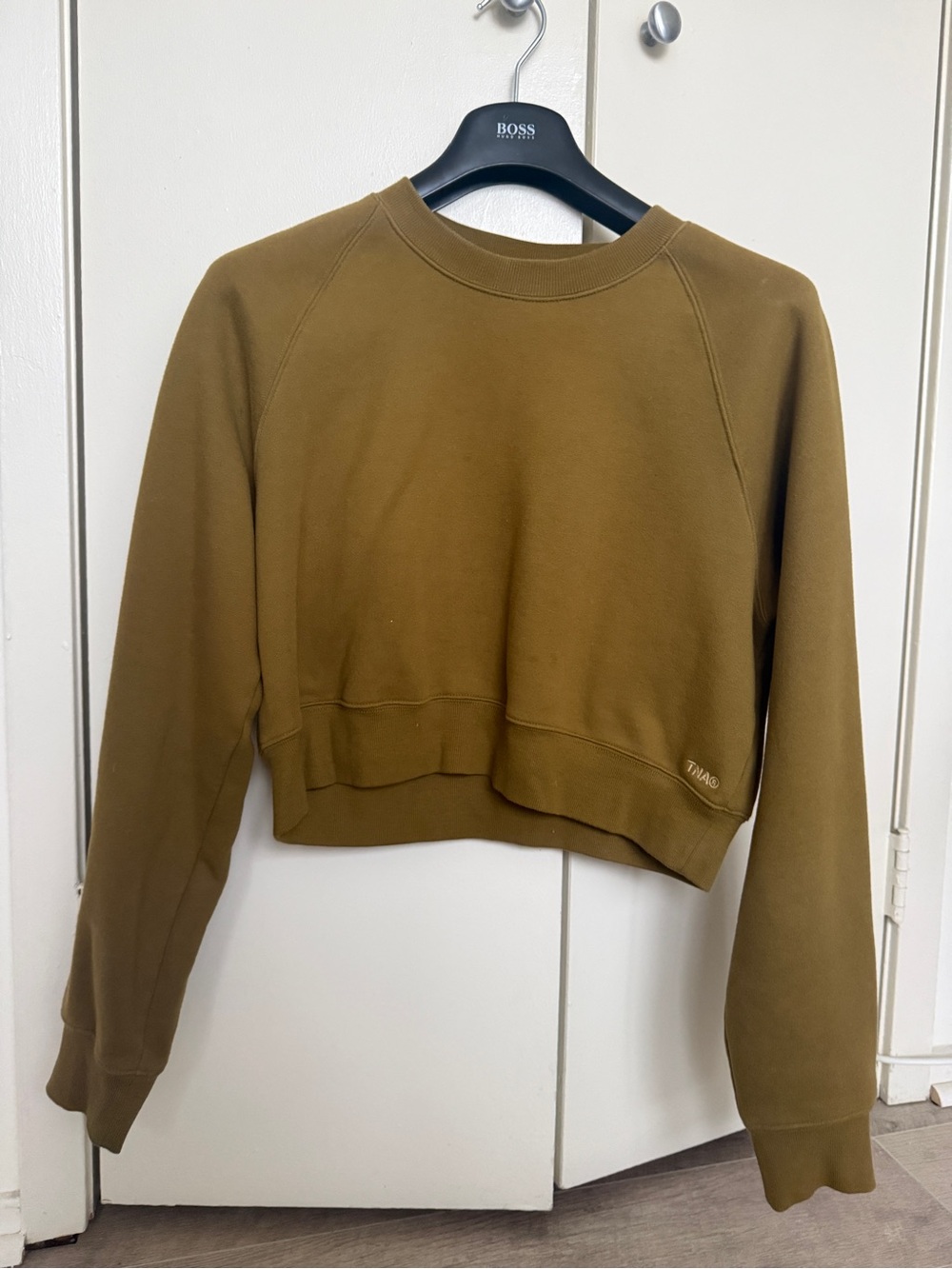 Cropped crew neck